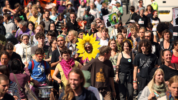 Climate change protesters march through London on September 1, 2009. Today's event organisers hope for similar good turnout. Image: Thinkstock